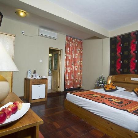 קולומבו Omega Inn מראה חיצוני תמונה